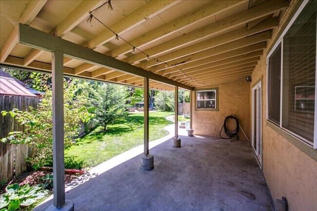 Building Photo - North End corner lot with garden and TONS ...