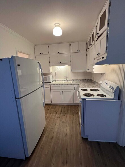 Kitchen - 196 S 1000 E