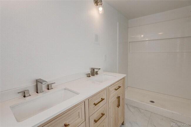 Building Photo - 3273 S Florence Ct