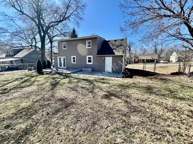 Building Photo - ADORABLE and CLEAN home in KCK-Available N...