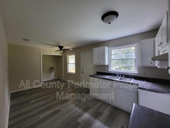 Building Photo - 4226 Robinson Cir