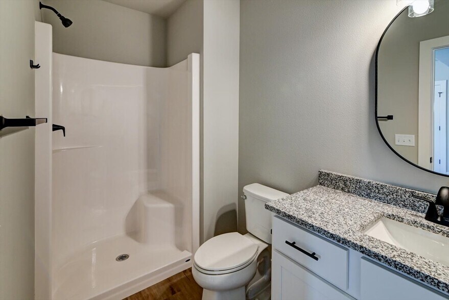 Building Photo - 2900 Blue Grass Dr