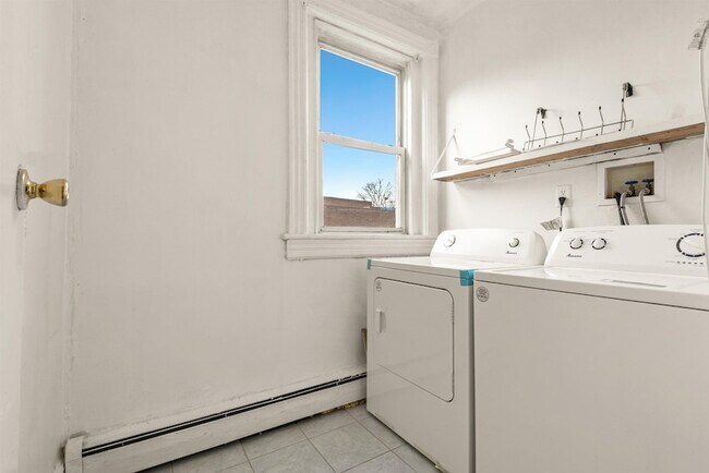 Building Photo - 92 Prescott St