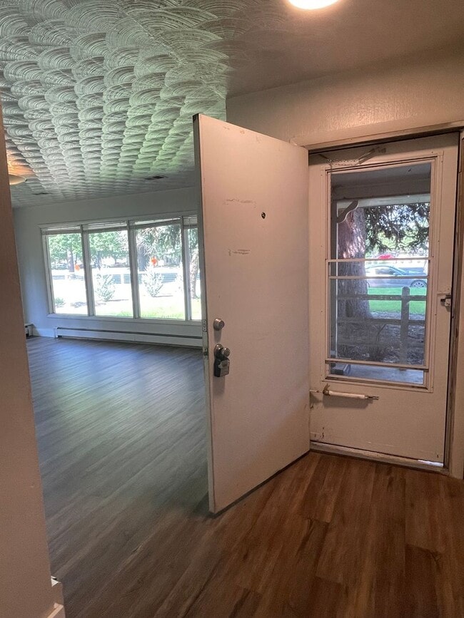 Building Photo - STUDENTS WELCOME! Sprawling Ranch Style 3 Bedroom 3 Bath Home w/ finished basement in Midtown For...