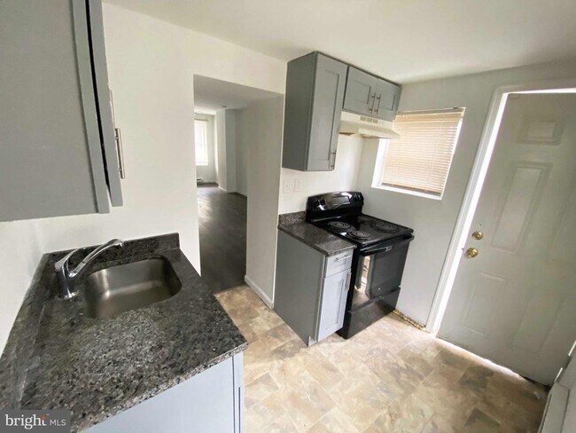 Building Photo - 3329 Malta St