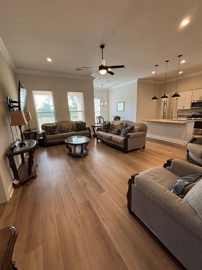 Building Photo - Gorgeous 3 Bedroom Home in Princeton - Only 3 Years Old!