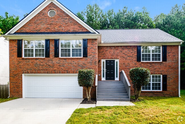 Building Photo - 700 Castlebrooke Dr SE
