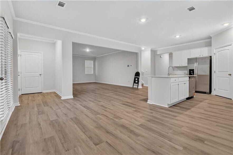 Building Photo - 129 King Vlg
