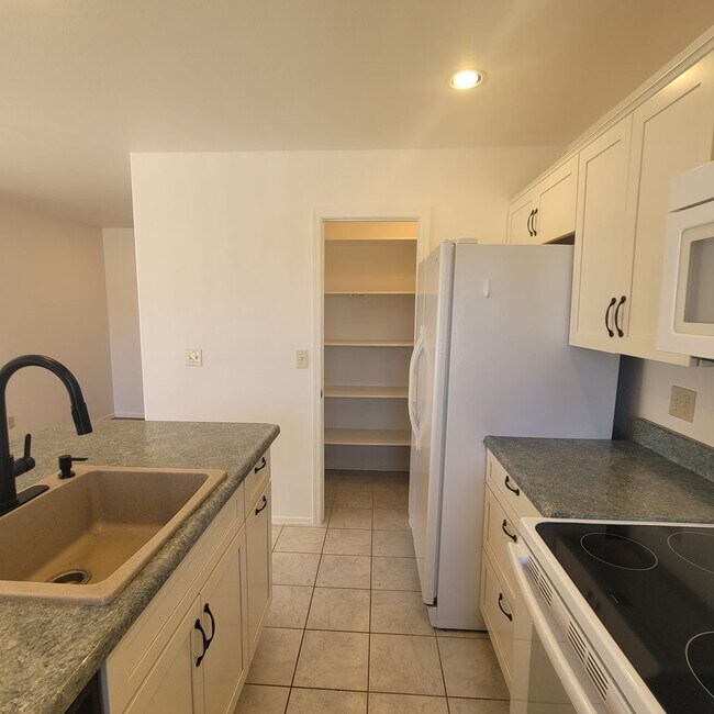 Building Photo - Great Location!  2 bed, 2 bath End Unit Condo ~ North Prescott