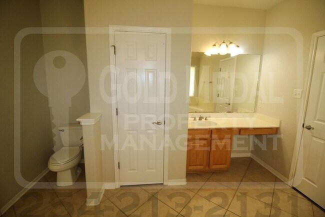 Building Photo - 2908 Tucson Dr