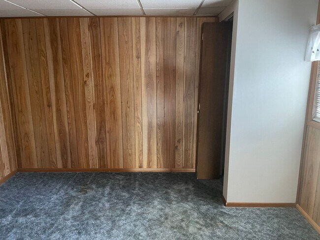 Building Photo - 1/2 Off First Full Months Rent w/ 12m Leas...