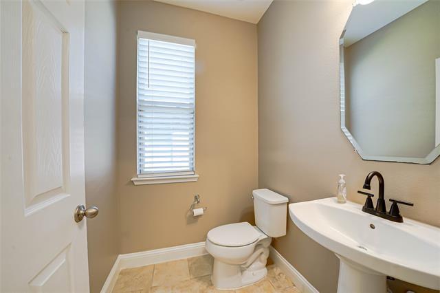 Building Photo - 410 Club House Dr