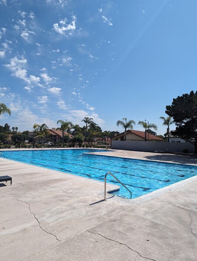 Building Photo - Light & Bright, Remodeled 3BD/1.5BA w/ 1 Car Garage, Comm Pool, Park and Greenbelts