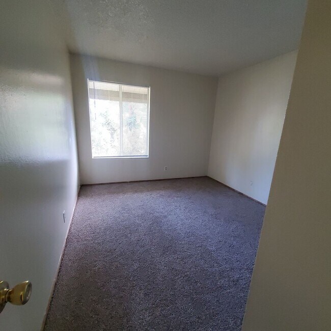 Building Photo - 2 Bedroom Upper Unit In Central Livermore ...