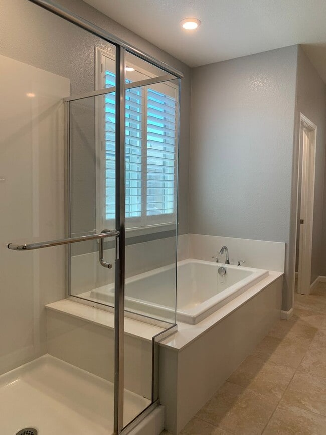 Building Photo - Designer Inspired 4x3 Stunning Home with Bonus Room and 2 Car Garage!