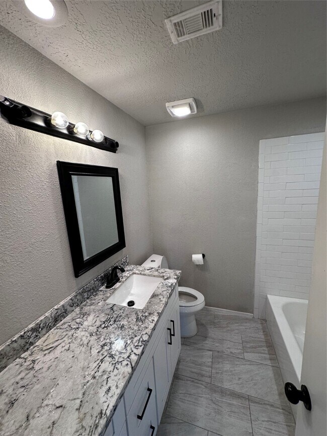 Building Photo - 4430 Leyland Dr