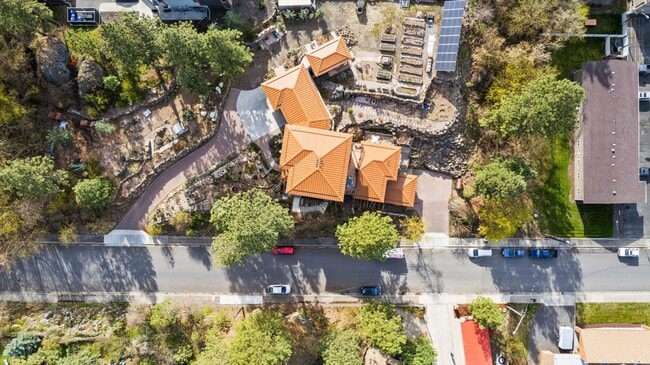 Building Photo - Fully-Furnished Short-Term Rental on South...