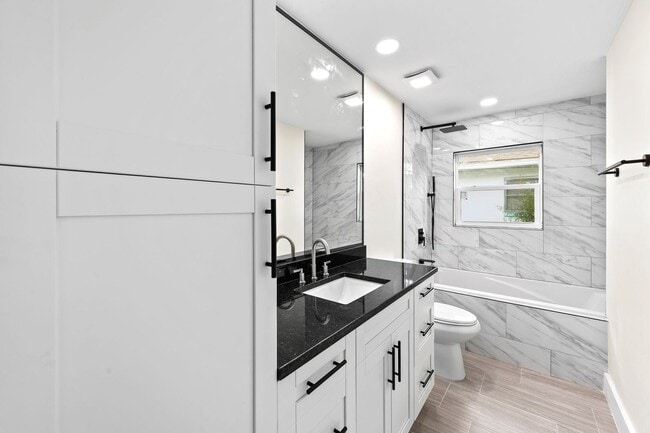 Building Photo - Naples Park - 3 Bedroom, 2 Bathroom - Annu...