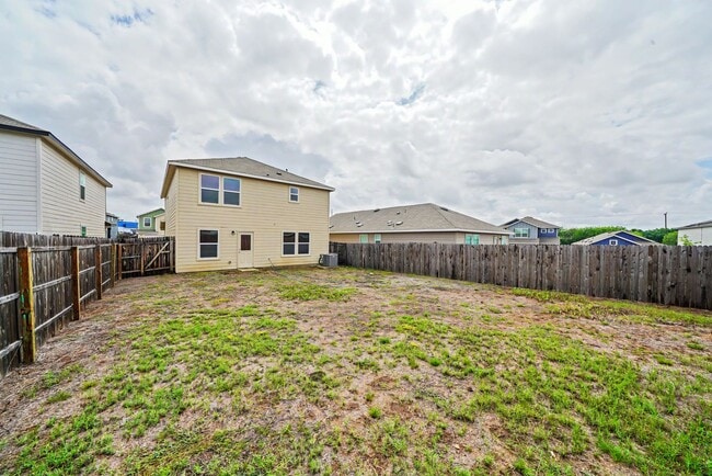 Building Photo - Open-Concept 3BR + Game Room Near Fort Sam & Randolph - Realtor Commission: $500