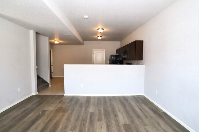 Building Photo - Welcome Home to Comfort & Convenience!