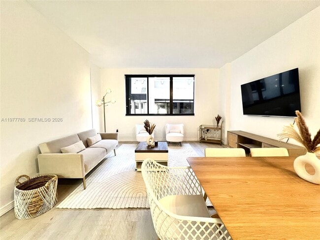 Building Photo - 540 Brickell Key Dr