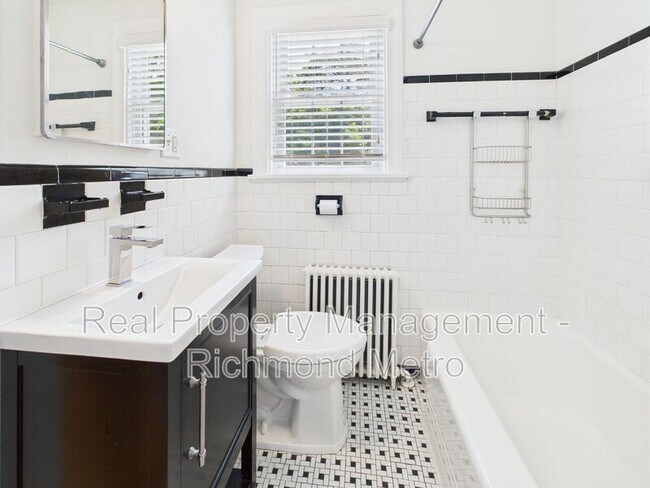 Building Photo - 1101 Normandy Dr