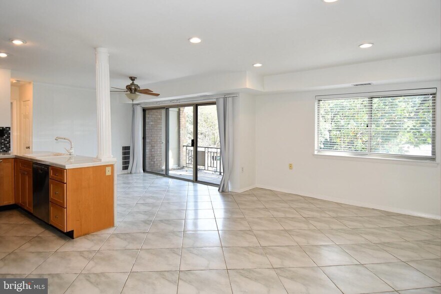 Building Photo - 12415 Braxfield Ct