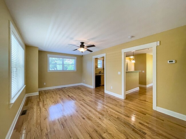 Building Photo - Charming Three-Bedroom Cottage in Oakley