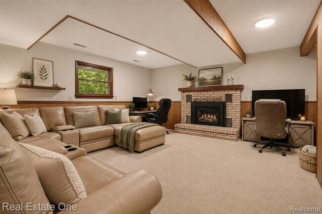 Building Photo - 6218 Sturgeon Creek Pkwy