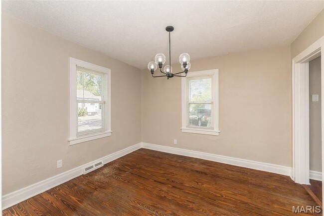 Building Photo - 2252 Dawes Pl