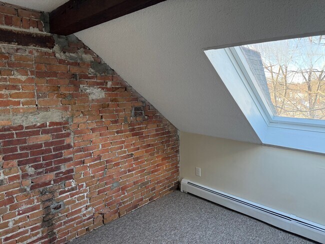 Building Photo - 34 Spring St