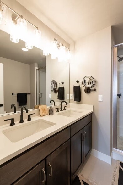 Building Photo - 1638 Quitman St