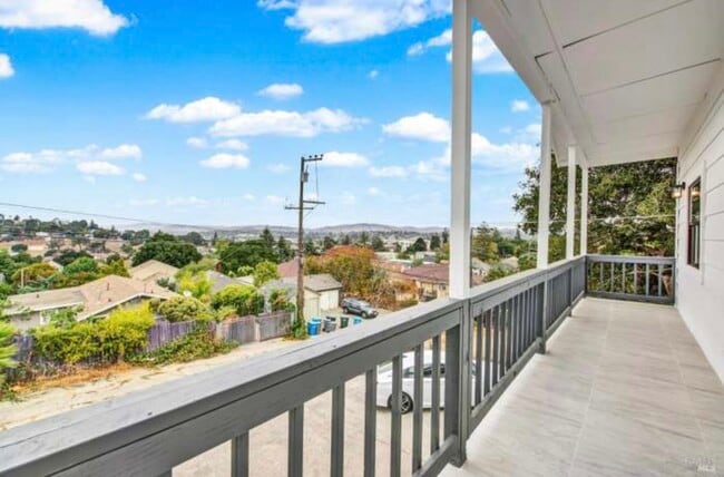 Building Photo - 324 Ohio St