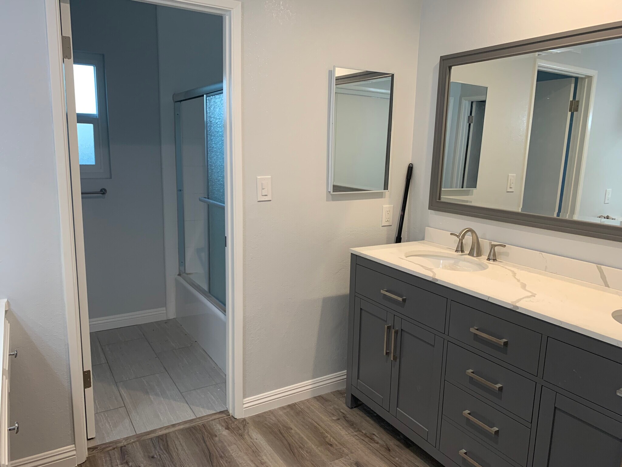 Main Bath - 15344 Leadwell St