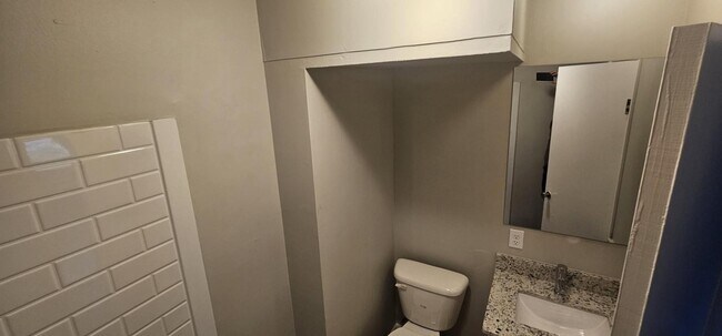 Building Photo - 2 Hope Dr