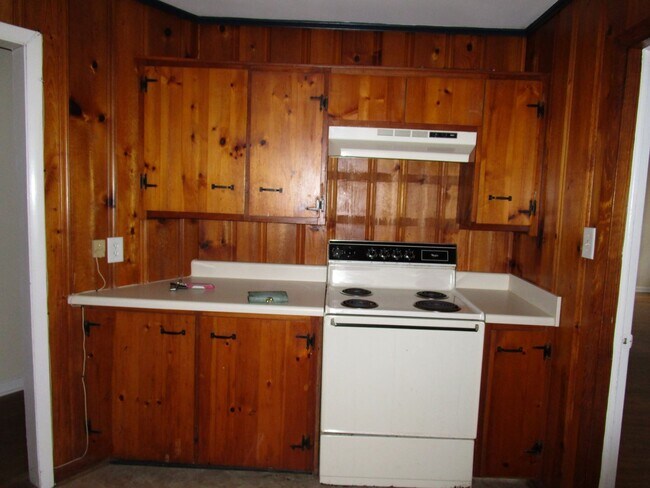 Building Photo - 3 BR, 2 BA House