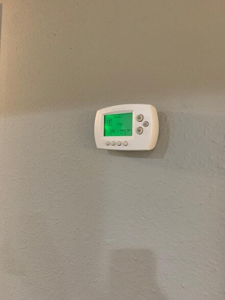 Building Photo - 1900 Peach Ave