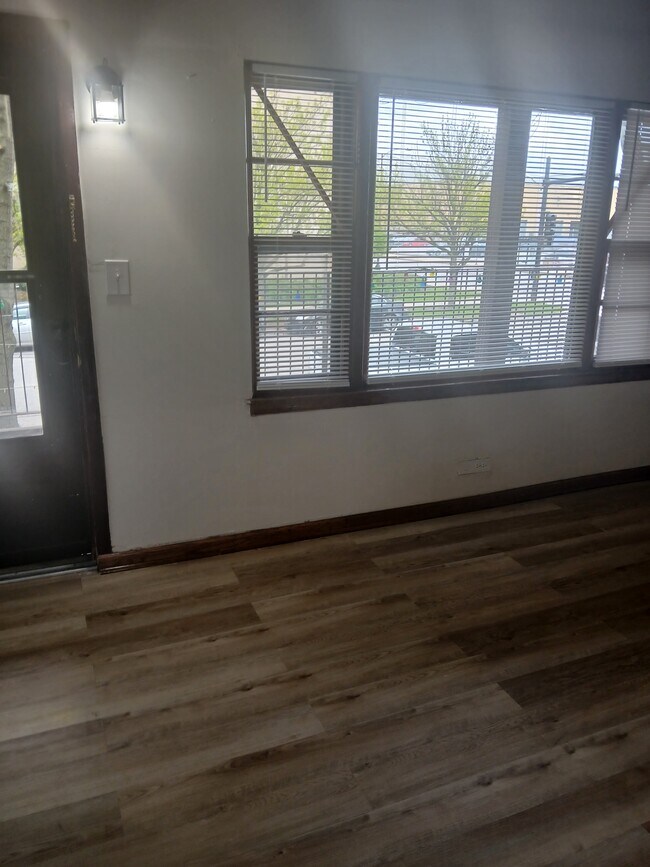 Building Photo - 5454 S Laramie Ave