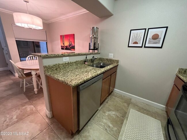 Building Photo - 5751 N Kolb Rd