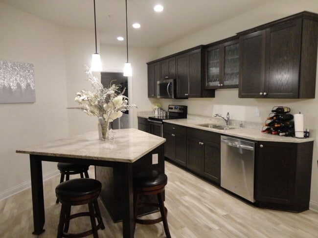 Building Photo - Large Condo For Rent