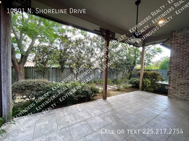 Building Photo - 10801 N Shoreline Ave