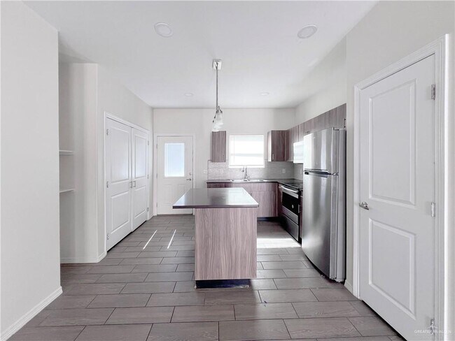 Building Photo - 1609 W Cortlandt St