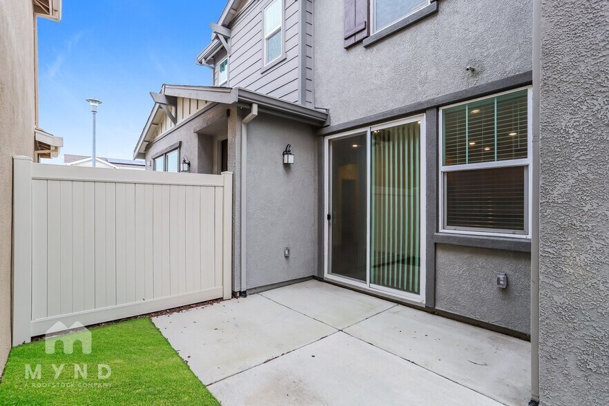 Building Photo - 7942 Pitcher St