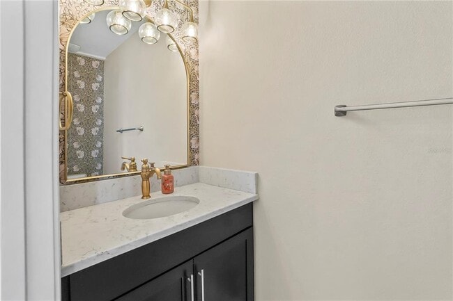 Building Photo - 717 N Rome Ave