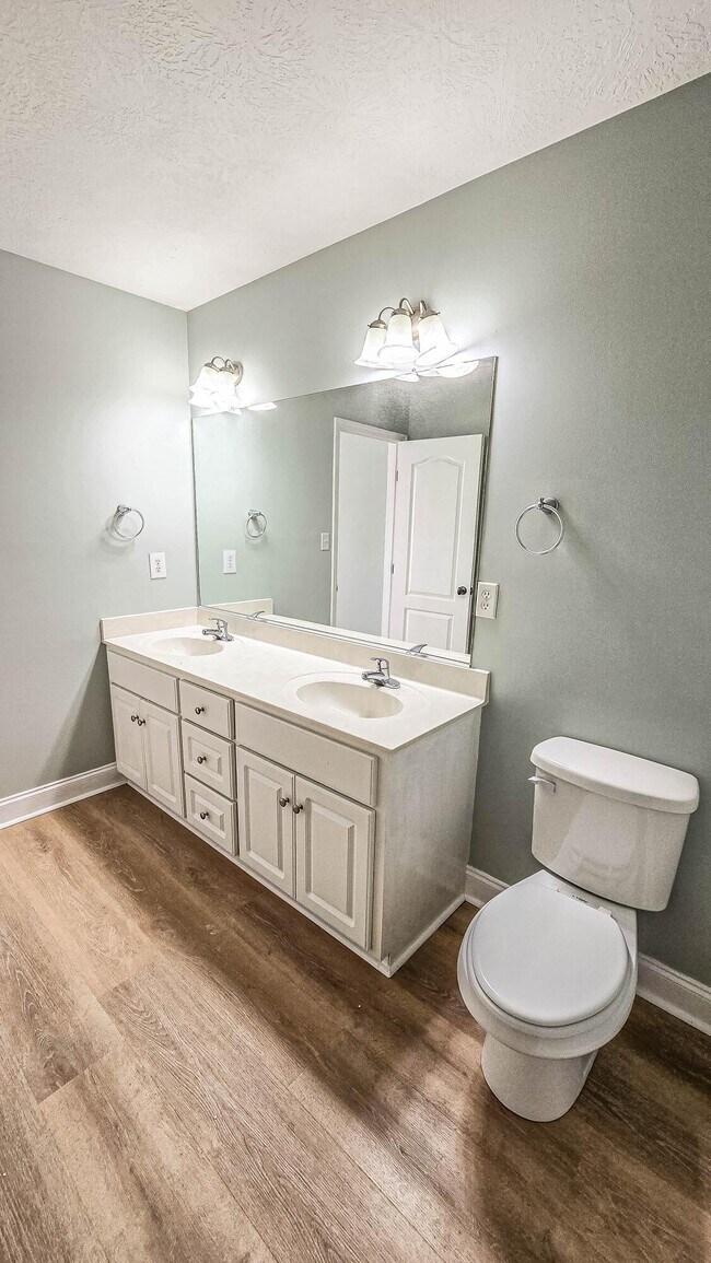 Building Photo - 831 Landing Dr