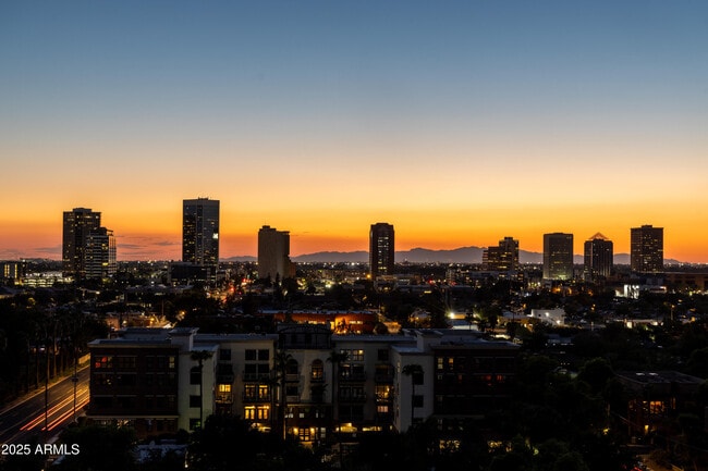 Building Photo - 1040 E Osborn Rd