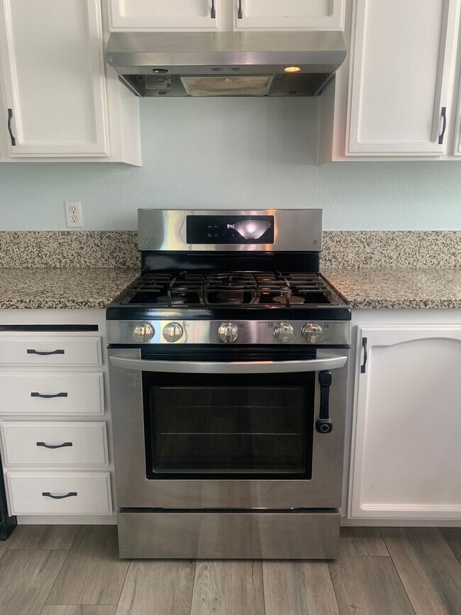 Building Photo - Beautifully Maintained Fairfield Home is A...