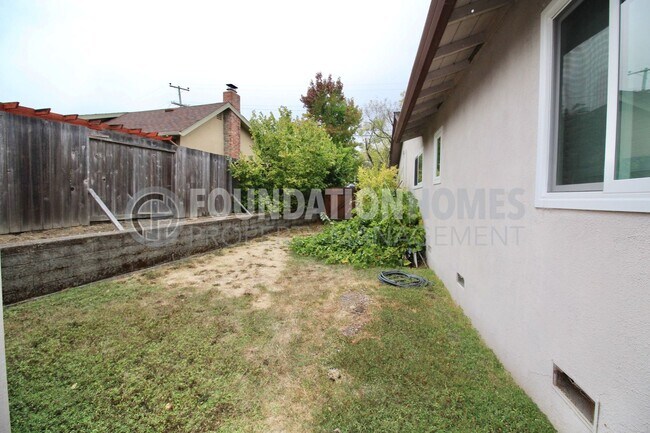 Building Photo - Spacious Single-Level 4BD/2BA Home in Terra Linda - FOUNDATION