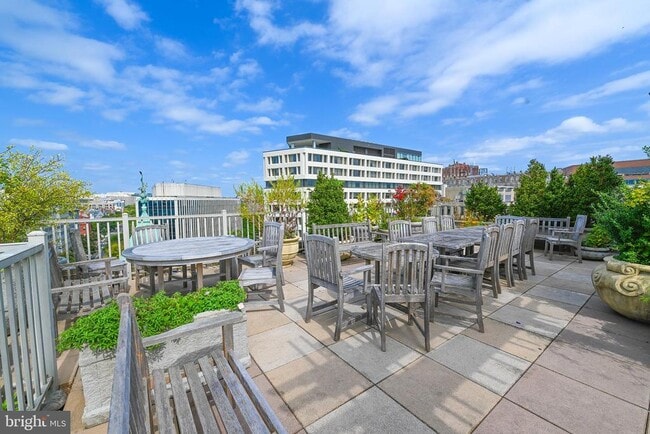 Building Photo - 1301 20th St NW