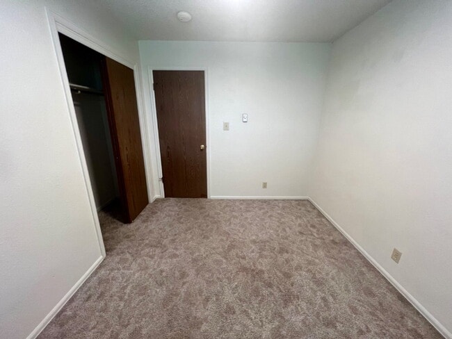Building Photo - Upper level two bedroom, one bathroom clos...